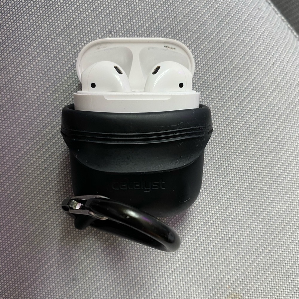 Apple 1st Gen Airpods w/o case